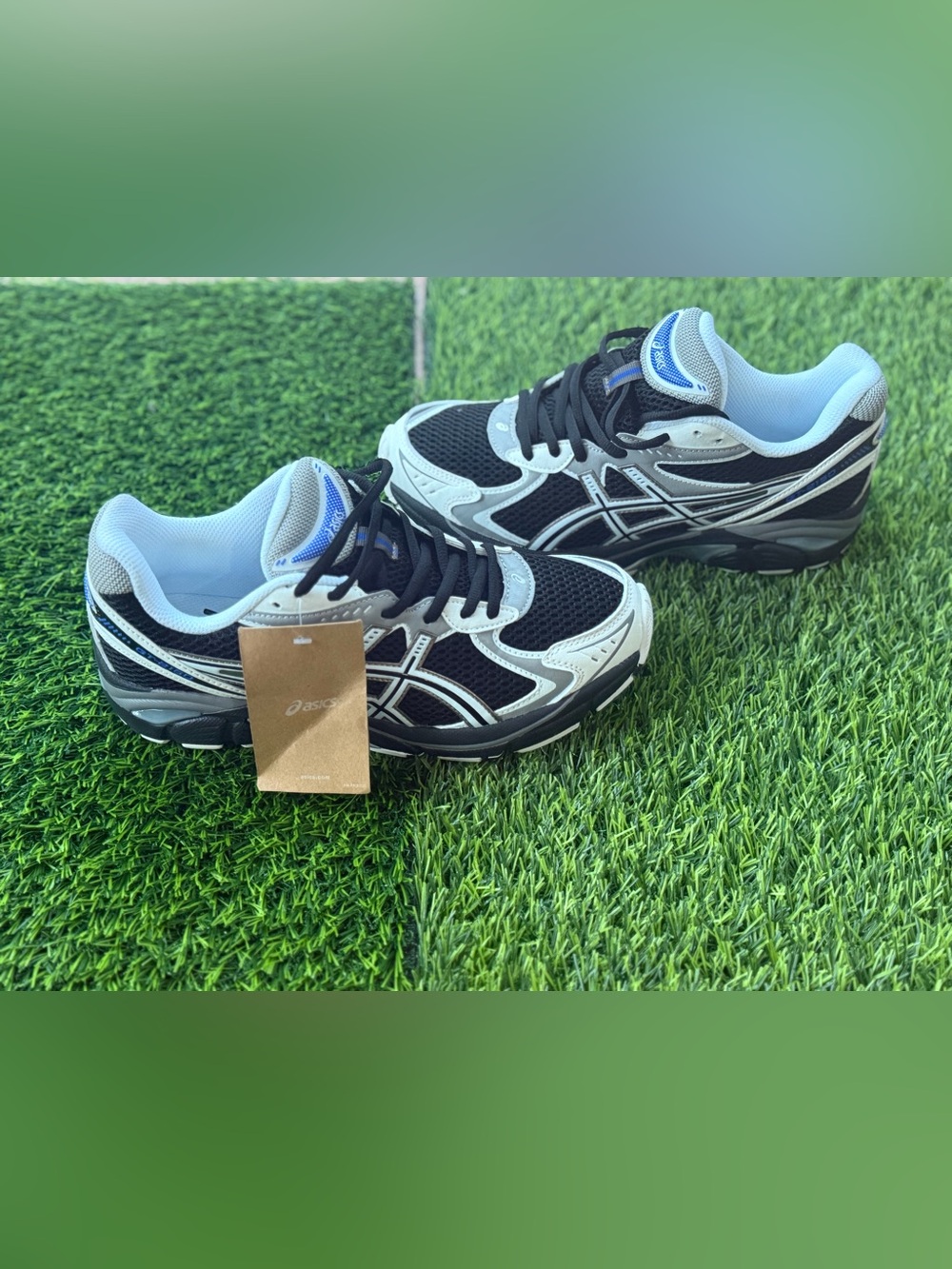 Size 8 Men’s And Women’s 9.5 - Asics Gel Kayano 14 Gray and Black Sneakers